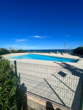 Studio pied dans l'eau - WIFI- Piscine